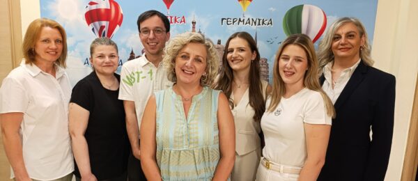 Στο Κέντρο Ξένων Γλωσσών «Εύη Μπισκιτζή» στην Ορεστιάδα, οι Εγγραφές Άρχισαν! Σας περιμένουμε πρωί και απόγευμα στο φροντιστήριο: Κωνσταντινουπόλεως 211